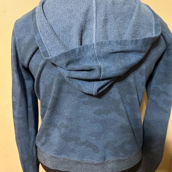 SUNDRY Women’s Long Sleeve Blue Camo Pullover Hoodie Size 2 Anthropologie - Picture 5 of 10